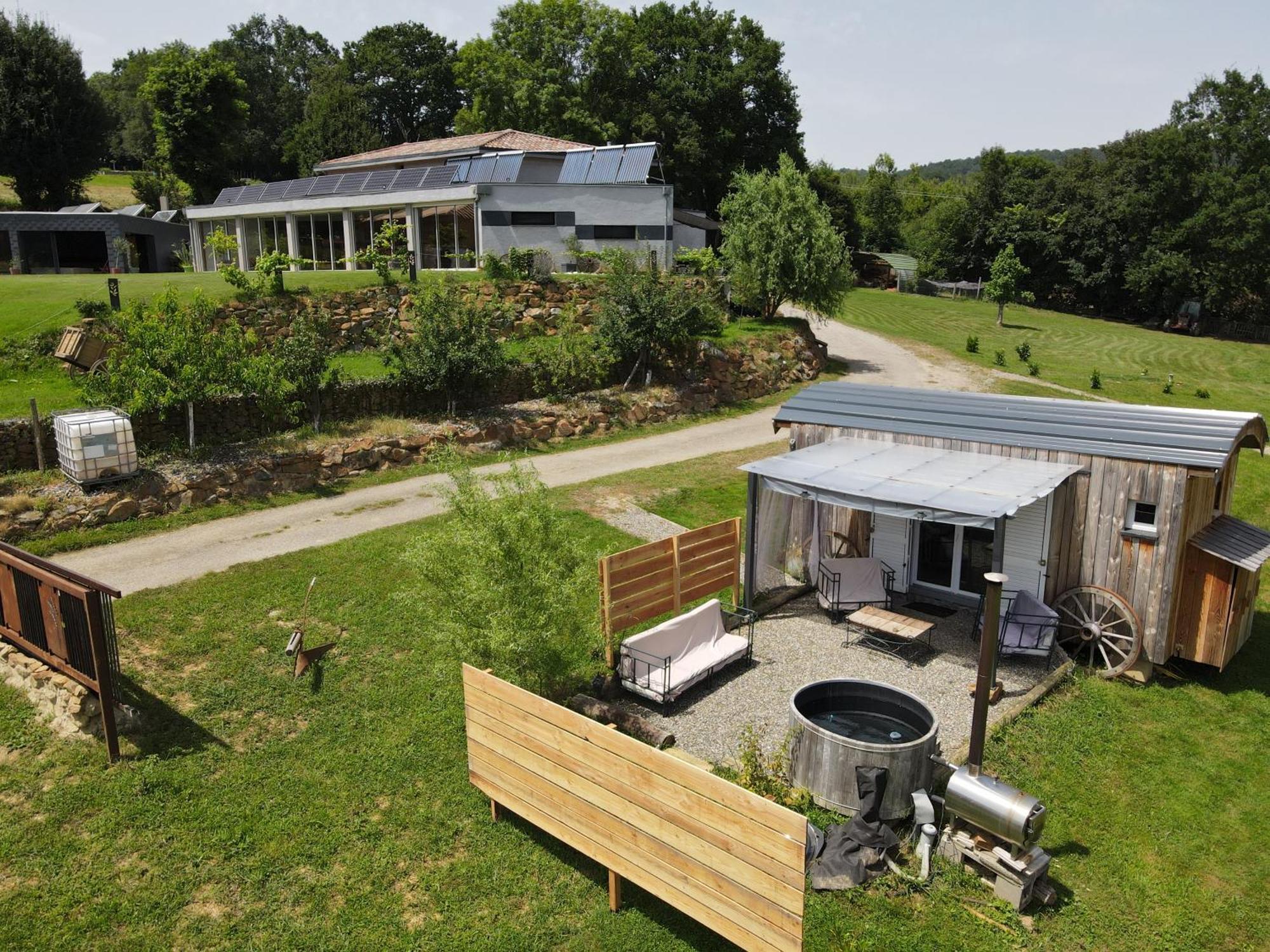 Les Milles Bottes Et Ses Roulottes Villa Encausse-les-Thermes Kültér fotó