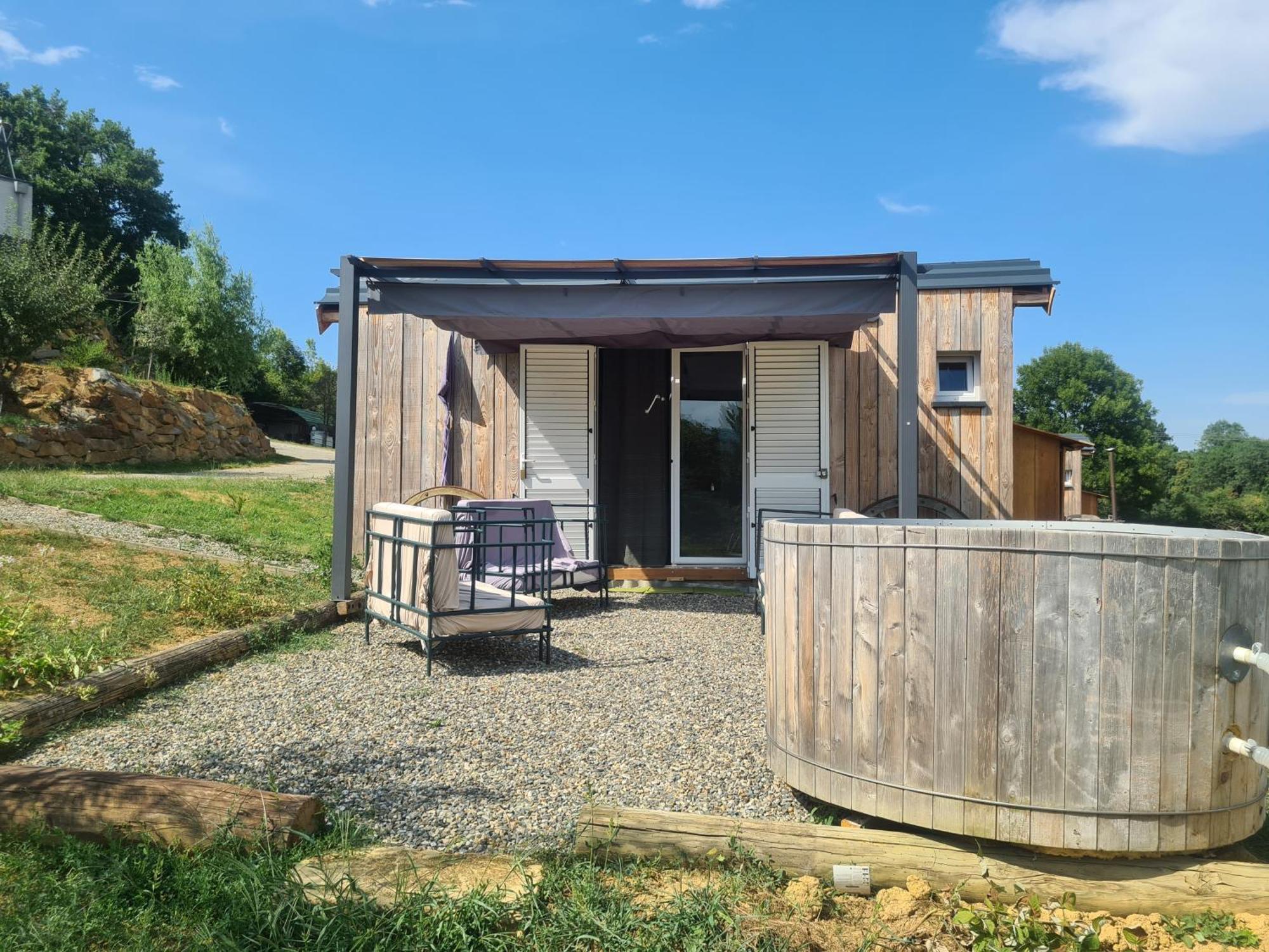 Les Milles Bottes Et Ses Roulottes Villa Encausse-les-Thermes Kültér fotó